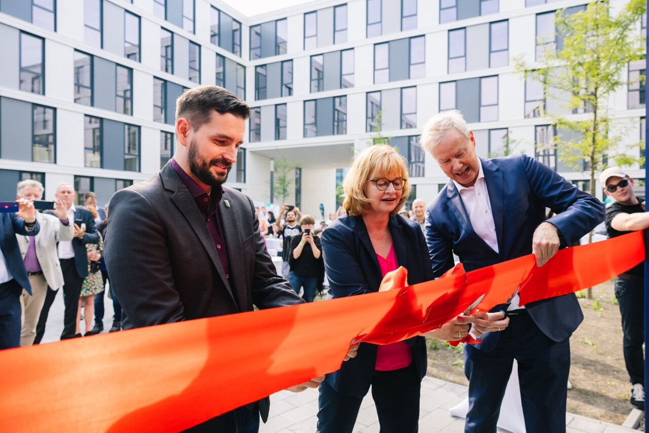 Bbw Hochschule Feiert Einzug In Neue Räumlichkeiten Im Office Lab Campus In Berlin Adlershof Konii 6590