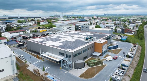 Die BEOS AG und thyssenkrupp Automotive Body Solutions GmbH feiern Start des Gewerbebetriebs in moderner 5.000 m²großer Multi-Use-Immobilie in Leingarten
