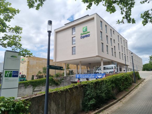 Art-Invest Real Estate erwirbt Holiday Inn Express Hotel in Fürth