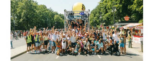 Alfons & alfreda wollen auf Techno-Parade in Berlin für einfacheres Baurecht demonstrieren