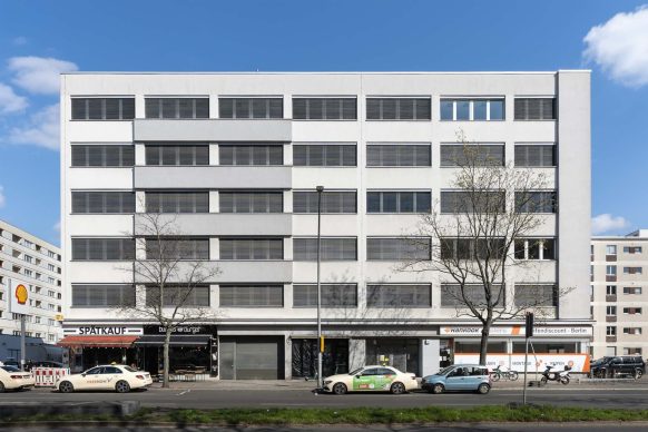 Hauskrankenpflege Dieter Depner GmbH mietet 2.000 m² Bürofläche in Berlin-Wilmersdorf für Pflegewohngemeinschaft und Mitarbeiterwohnungen an