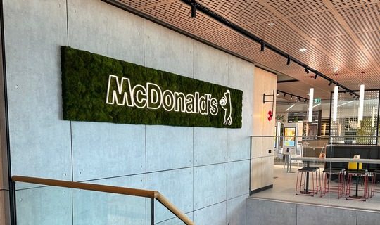 McDonald’s Burger-Konzern eröffnet Flagship-Storein der EAST SIDE MALL