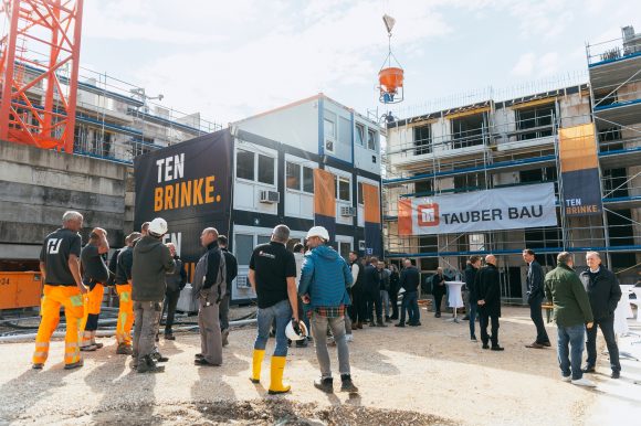 Ten Brinke und BayernHeim feiern Deckenfest beim Milchhof-Carré in Ansbach