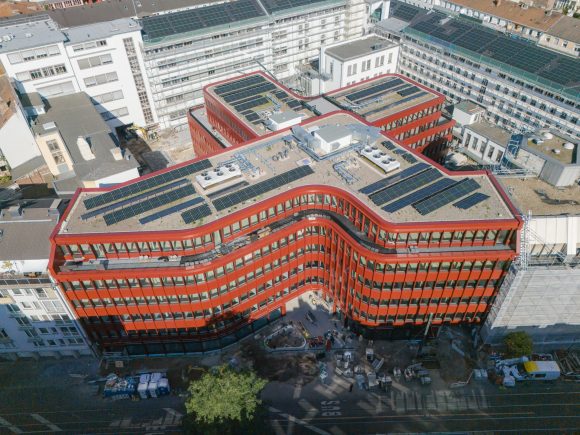 INDUSTRIA übernimmt Property Management für Büroobjekt CURVE in Düsseldorf 