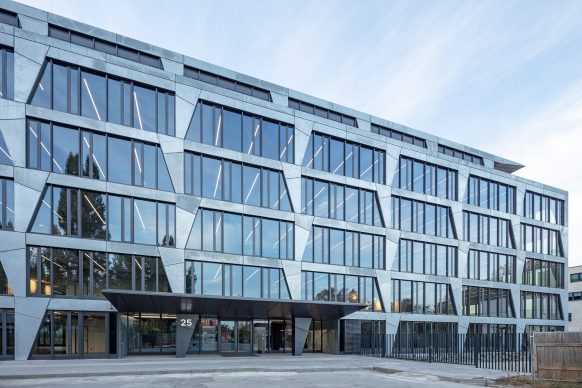 PANDION übergibt OFFICEHOME Zinc an Mieter Enpal in Berlin