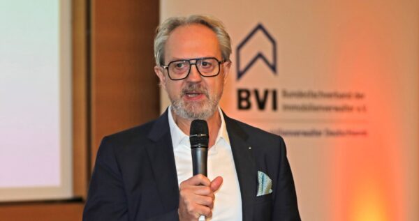 Sanierung von Eigentumswohnungen kostet bis zu 240 Milliarden Euro: BVI fordert gezielte Förderung für Wohnungseigentümergemeinschaften