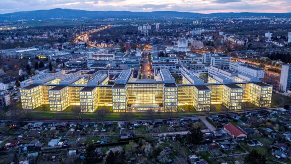 CELLS Group baut mehrstöckige Sporthalle für Stadt Frankfurt am Main